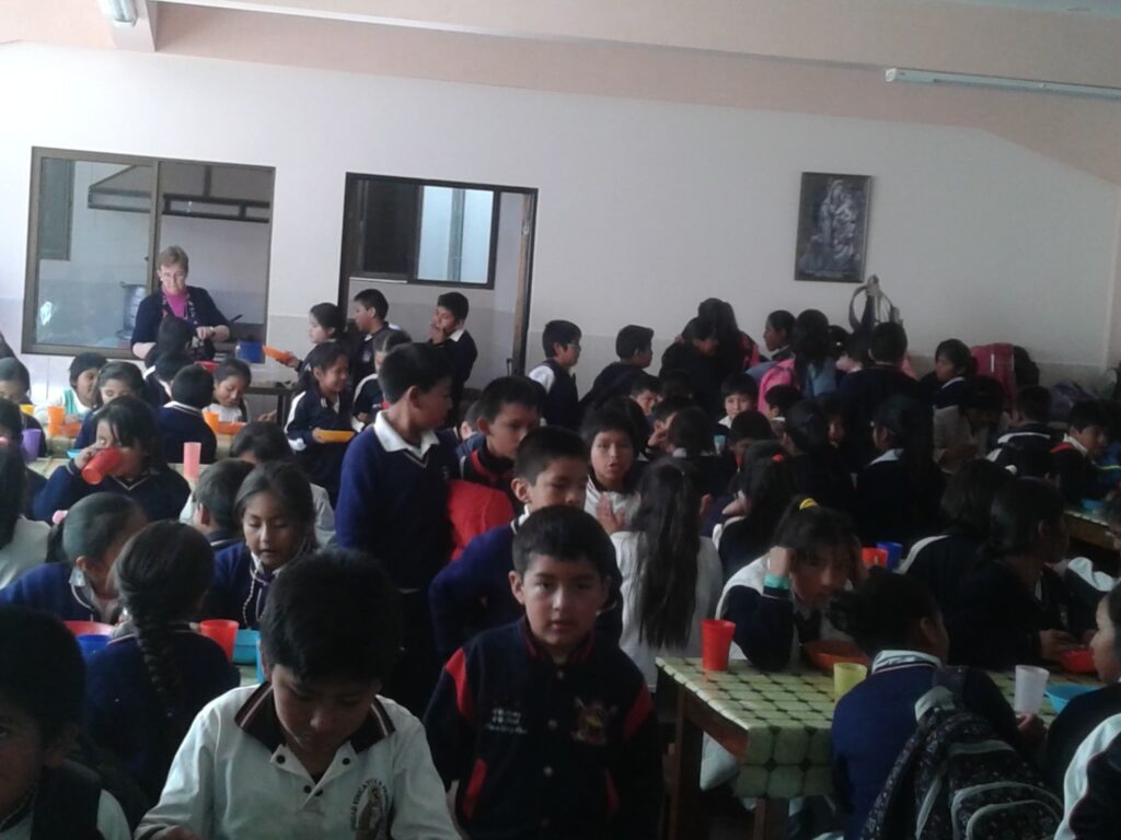 2015 - mar - niños y comedor renovado (13)